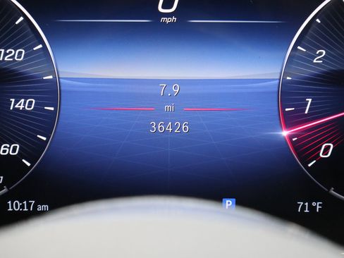 Used 2023 Mercedes-Benz GLC 300 4MATIC image 36