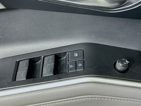 Used 2021 Toyota Highlander XLE AWD/4WD image 15