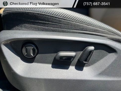 Used 2022 Volkswagen Atlas Cross Sport SE FWD image 22