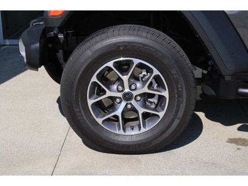 Used 2026 Jeep Gladiator Sport AWD/4WD image 13