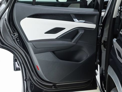 New 2026 Volkswagen Tiguan SE FWD image 56
