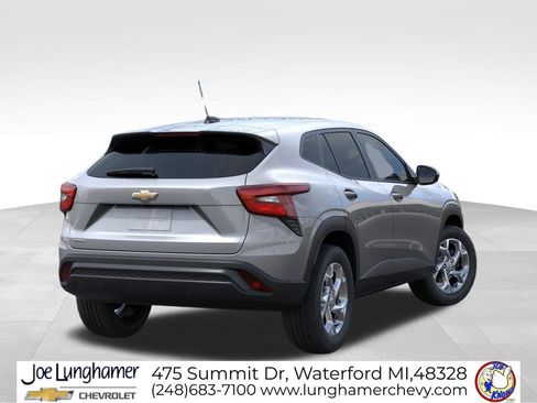 New 2026 Chevrolet Trax LS w/ LS Convenience Package FWD image 4