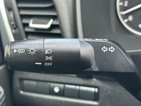 Used 2024 Nissan Rogue SV FWD image 17