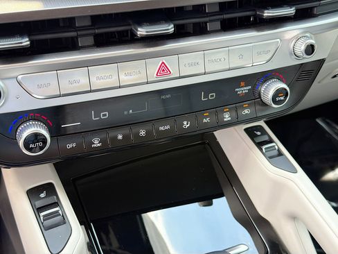 Used 2024 Kia Telluride S FWD image 32