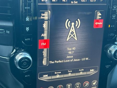 Used 2019 RAM 1500 Sport w/ Leather & Sound Group AWD/4WD image 14
