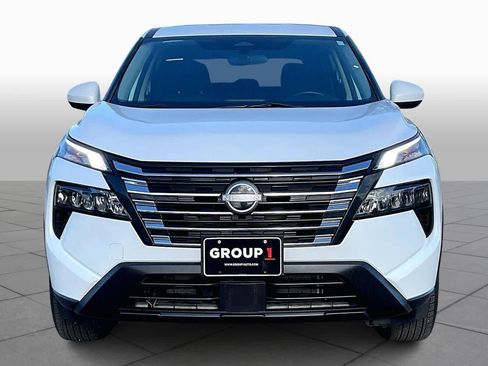 Used 2024 Nissan Rogue SV image 4