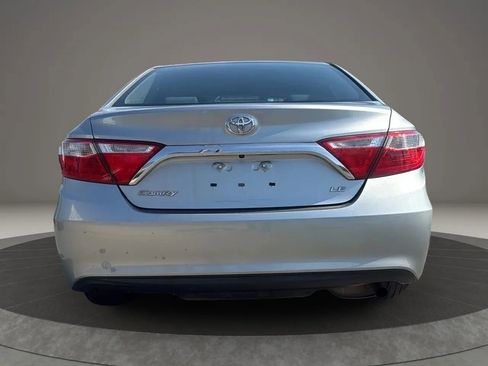 Used 2015 Toyota Camry LE image 5