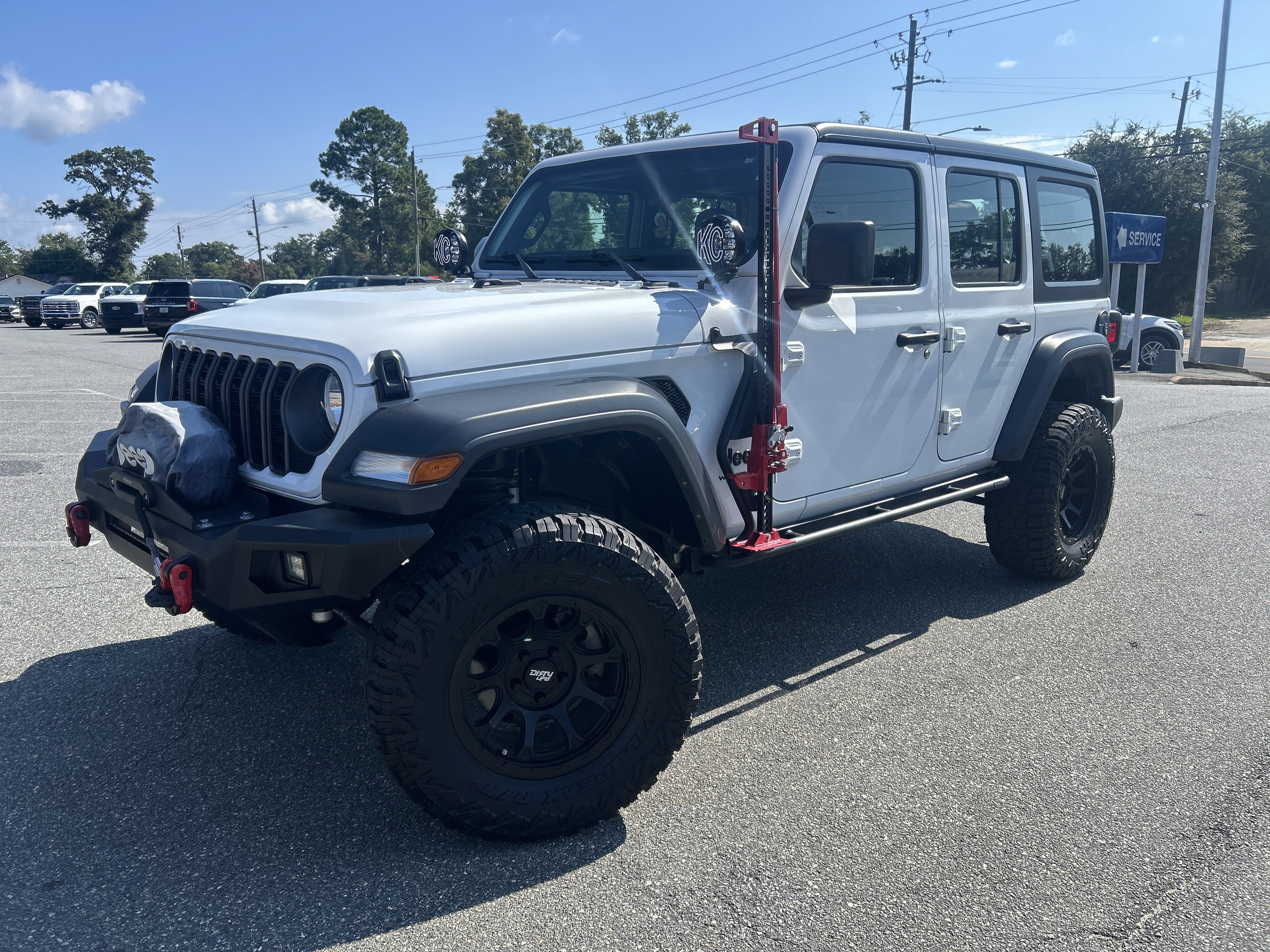 Used 2024 Jeep Wrangler Unlimited Sport AWD/4WD image 3