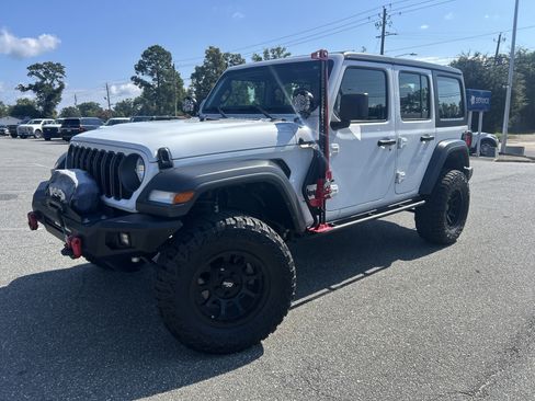 Used 2024 Jeep Wrangler Unlimited Sport AWD/4WD image 3