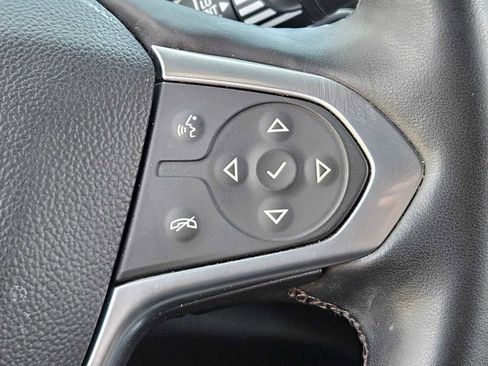 Used 2023 Chevrolet Traverse RS FWD image 14