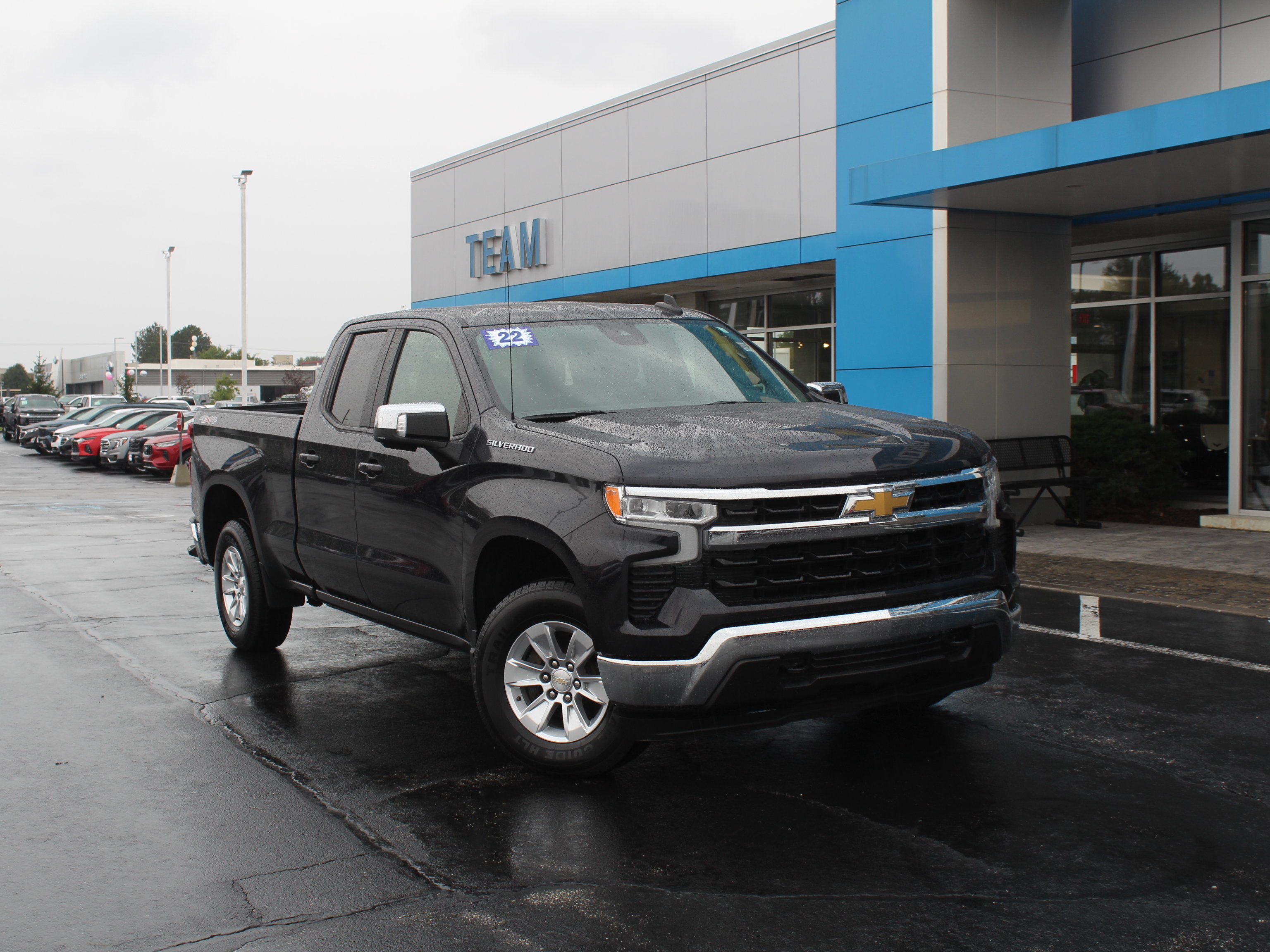 Used 2022 Chevrolet Silverado 1500 LT w/ Safety Package AWD/4WD image 4