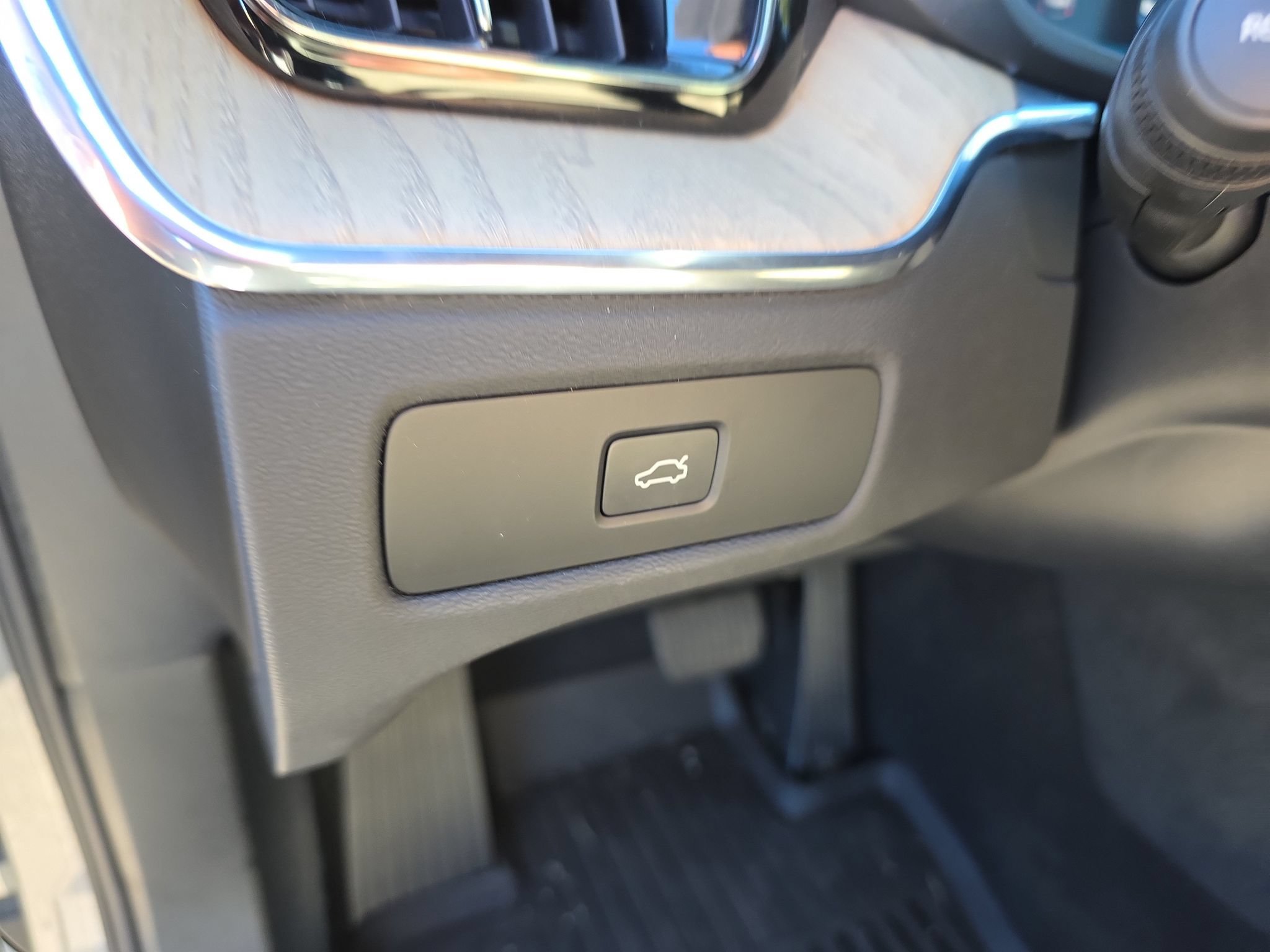 Certified 2026 Volvo XC60 B5 Plus w/ Protection Package Premier AWD/4WD image 25
