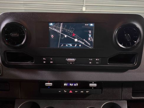 Used 2020 Mercedes-Benz Sprinter 2500 image 23