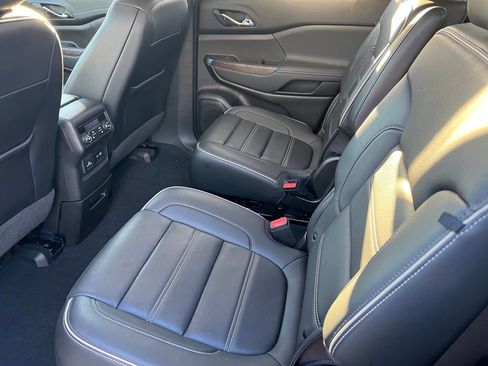 Used 2023 GMC Acadia Denali image 11