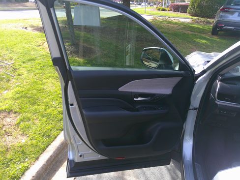 Used 2024 Toyota Grand Highlander Platinum image 17