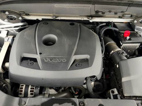 Used 2019 Volvo XC60 T5 Momentum w/ Multimedia Package image 28