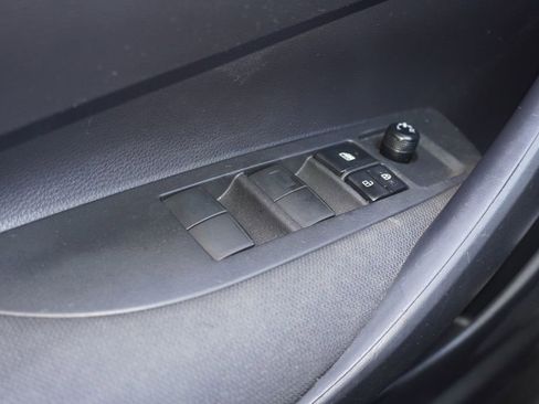 Used 2020 Toyota Corolla LE FWD image 12