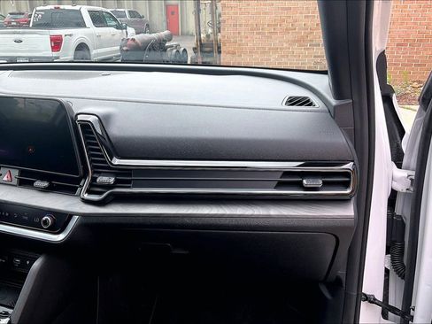 Used 2023 Kia Sportage X-Line w/ X-Line Premium Package AWD/4WD image 15