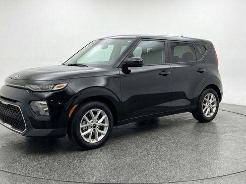Used 2025 Kia Soul LX w/ LX Technology Package image 3
