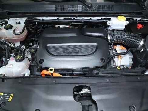 Used 2024 Chrysler Pacifica Select image 34