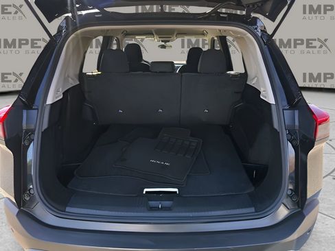 Used 2023 Nissan Rogue S image 25