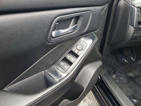 Used 2024 Nissan Rogue SV FWD image 18
