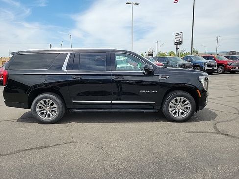 Used 2025 GMC Yukon XL Denali AWD/4WD image 4