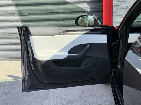 Used 2021 Tesla Model S Plaid image 9