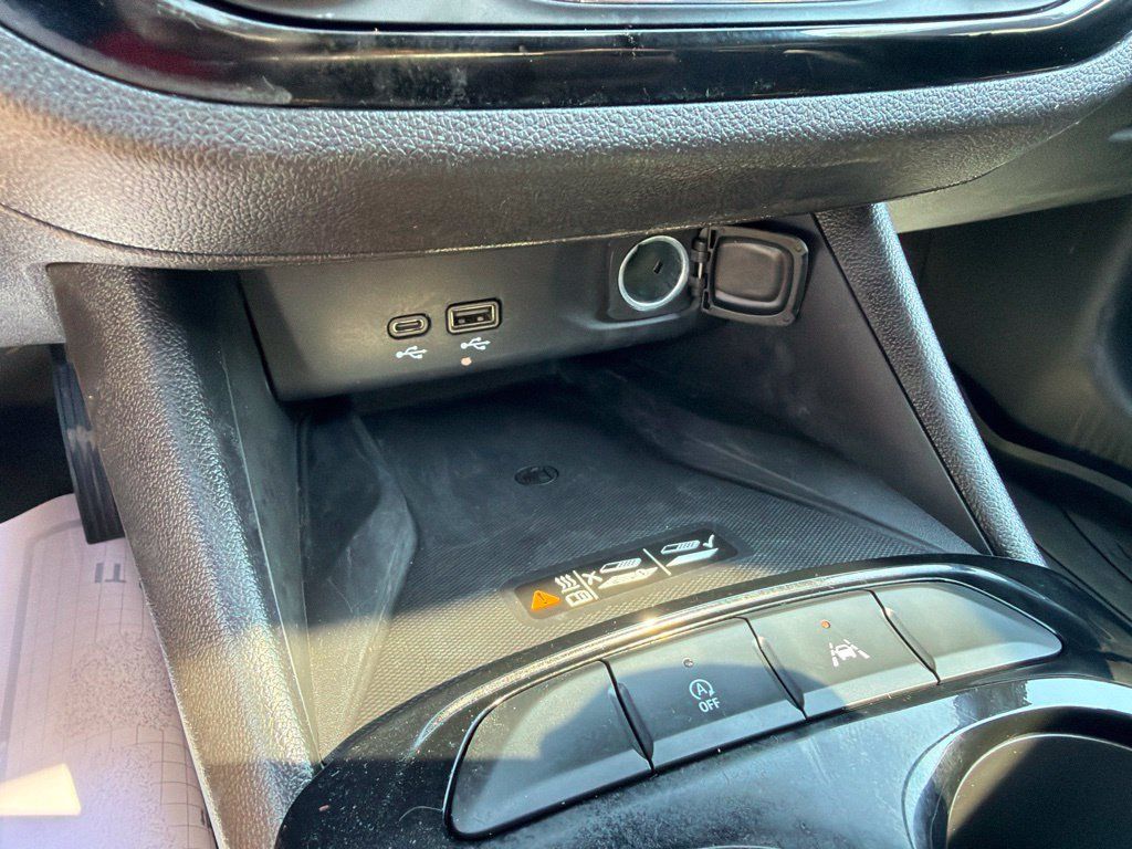 Used 2025 Buick Envista Sport Touring w/ Convenience I Package FWD image 31