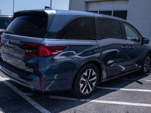 Used 2025 Honda Odyssey EX-L image 3