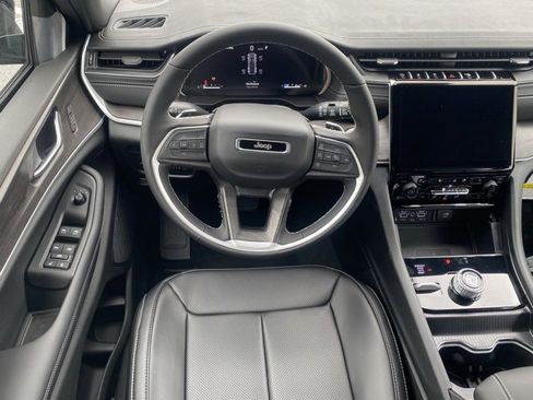 New 2025 Jeep Grand Cherokee Limited image 35