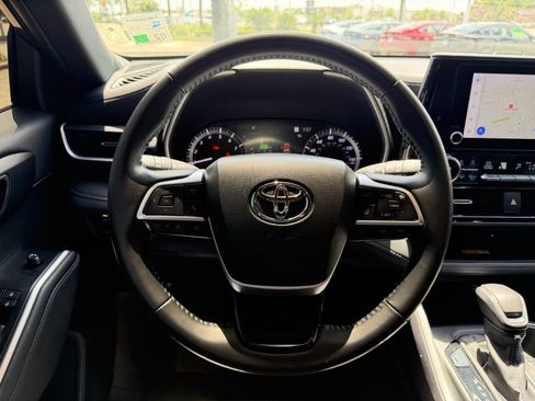 Used 2023 Toyota Highlander XSE FWD image 15
