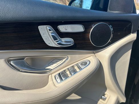 Used 2017 Mercedes-Benz GLC 300 4MATIC image 11