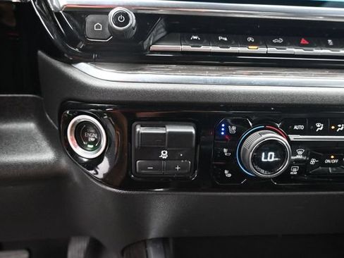 Used 2022 Chevrolet Silverado 1500 LTZ w/ Technology Package AWD/4WD image 13