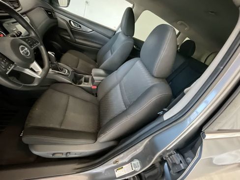 Used 2017 Nissan Rogue SV AWD/4WD image 11