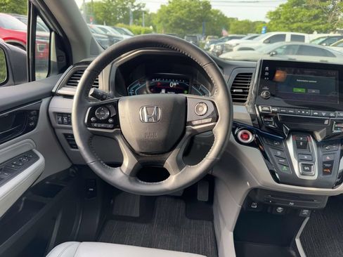 Used 2023 Honda Odyssey Touring image 17