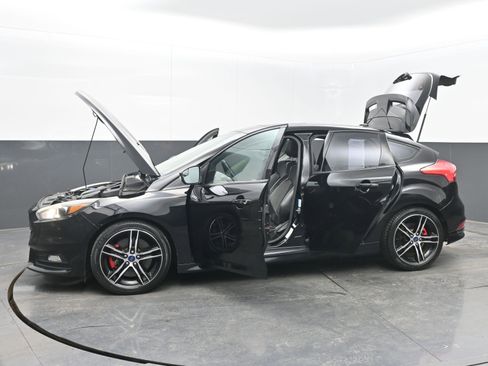 Used 2016 Ford Focus ST w/ Equipment Group 401A image 39