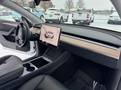 Used 2025 Tesla Model Y Long Range image 30