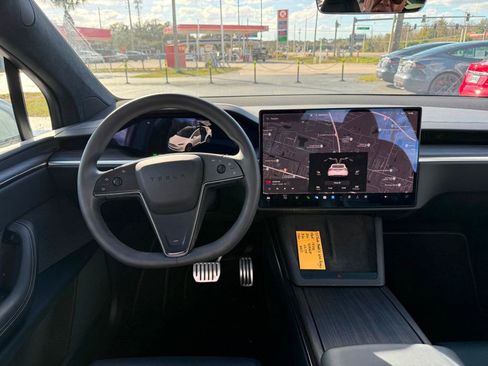 Used 2023 Tesla Model X image 9