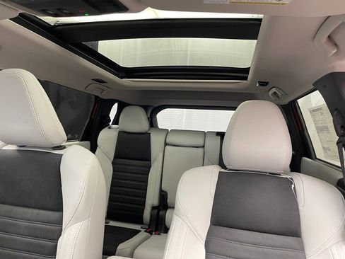 New 2025 Mitsubishi Outlander SE image 9