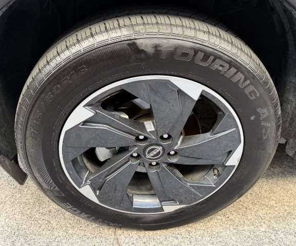 Used 2025 Nissan Rogue SV FWD image 27