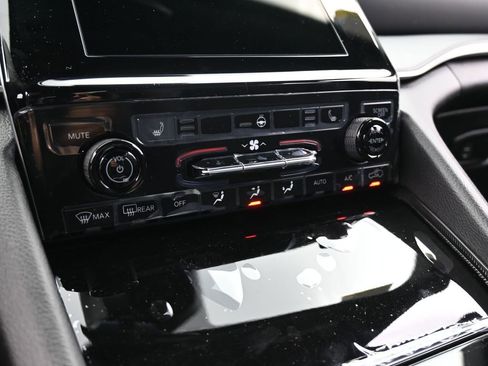 Used 2025 Jeep Grand Cherokee L Laredo image 20