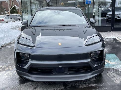 Used 2024 Porsche Macan 4 Electric image 10
