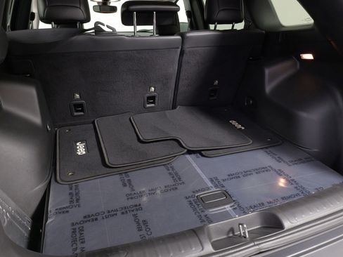 Used 2019 Jeep Cherokee Limited image 50