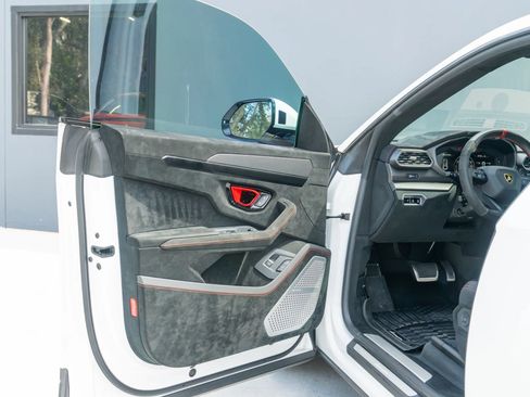 Used 2023 Lamborghini Urus Performante AWD/4WD image 72