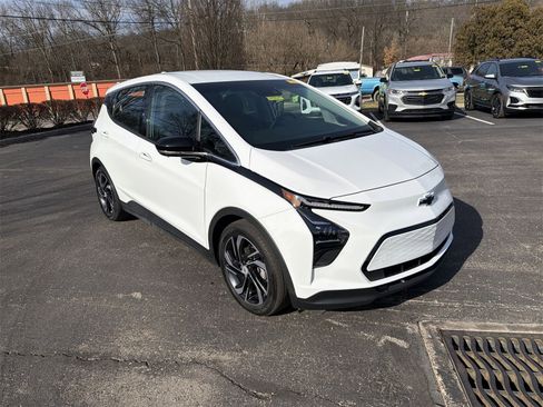 Used 2023 Chevrolet Bolt LT image 2