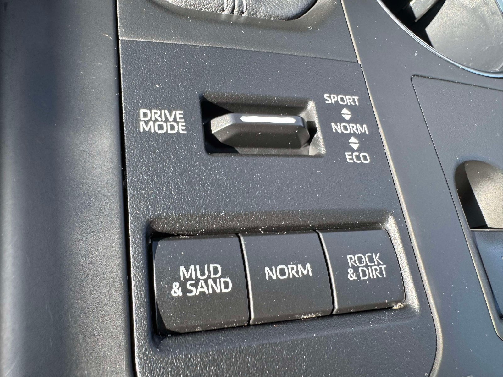 Used 2023 Toyota Highlander XLE AWD/4WD image 39