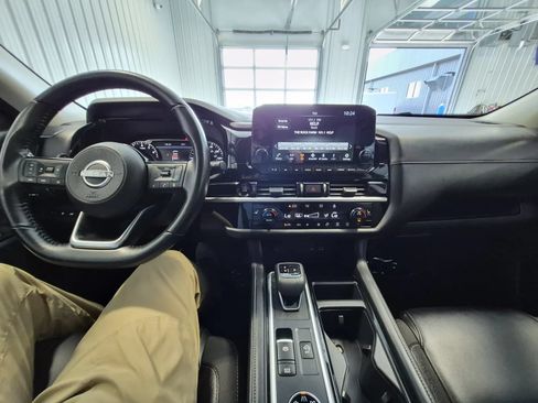 Used 2025 Nissan Pathfinder SL AWD/4WD image 28
