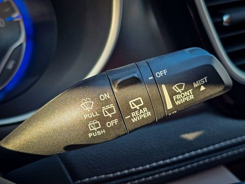 Certified 2022 Chrysler Pacifica Touring-L image 17