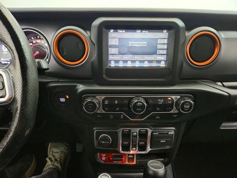 Used 2020 Jeep Gladiator Mojave w/ Cold Weather Group AWD/4WD image 18